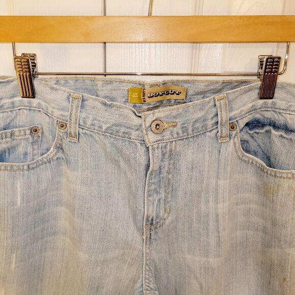 Old Navy Boy-cut Light wash jeans. - Picture 6 of 10